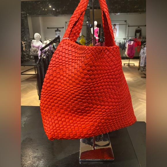 Vegan leather woven intrecciato hobo bag - Picture 3 of 7